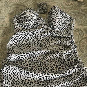 Victoria Secret Long Tankini with strap 
34C